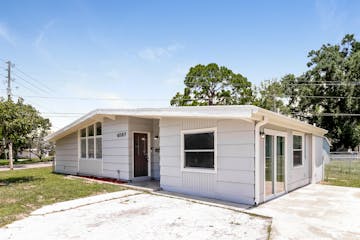 4097 Porpoise Dr SE St Petersburg, FL 33705